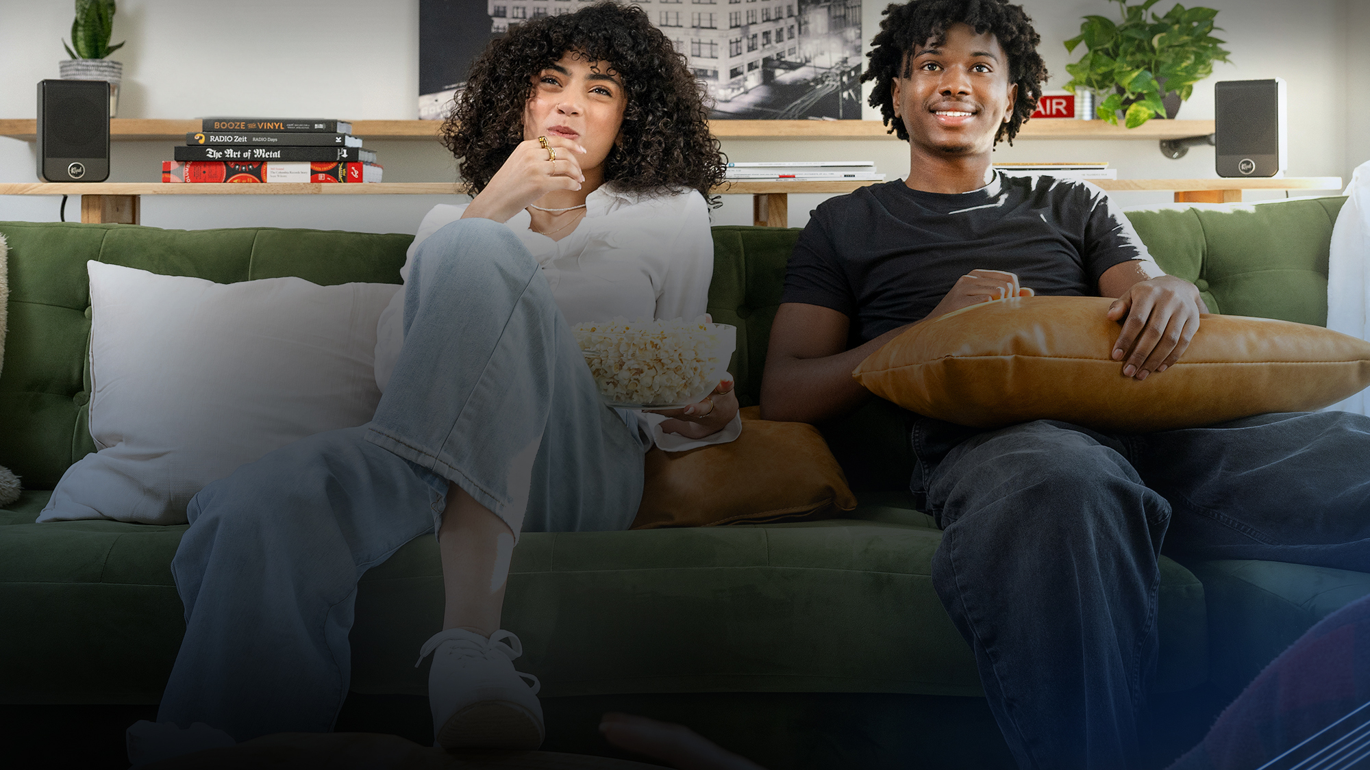 Flexus SURR 100 Behind Friends on Couch v2 2000x1333